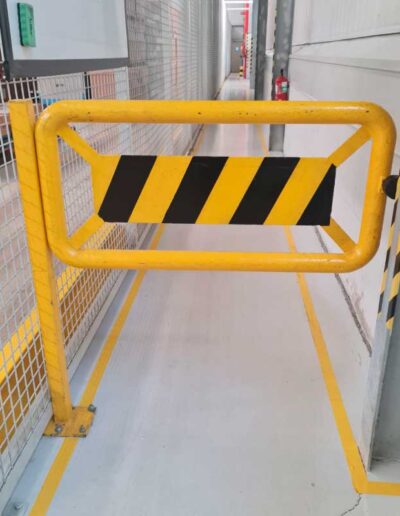 barreras de seguridad fábrica y acceso limitado